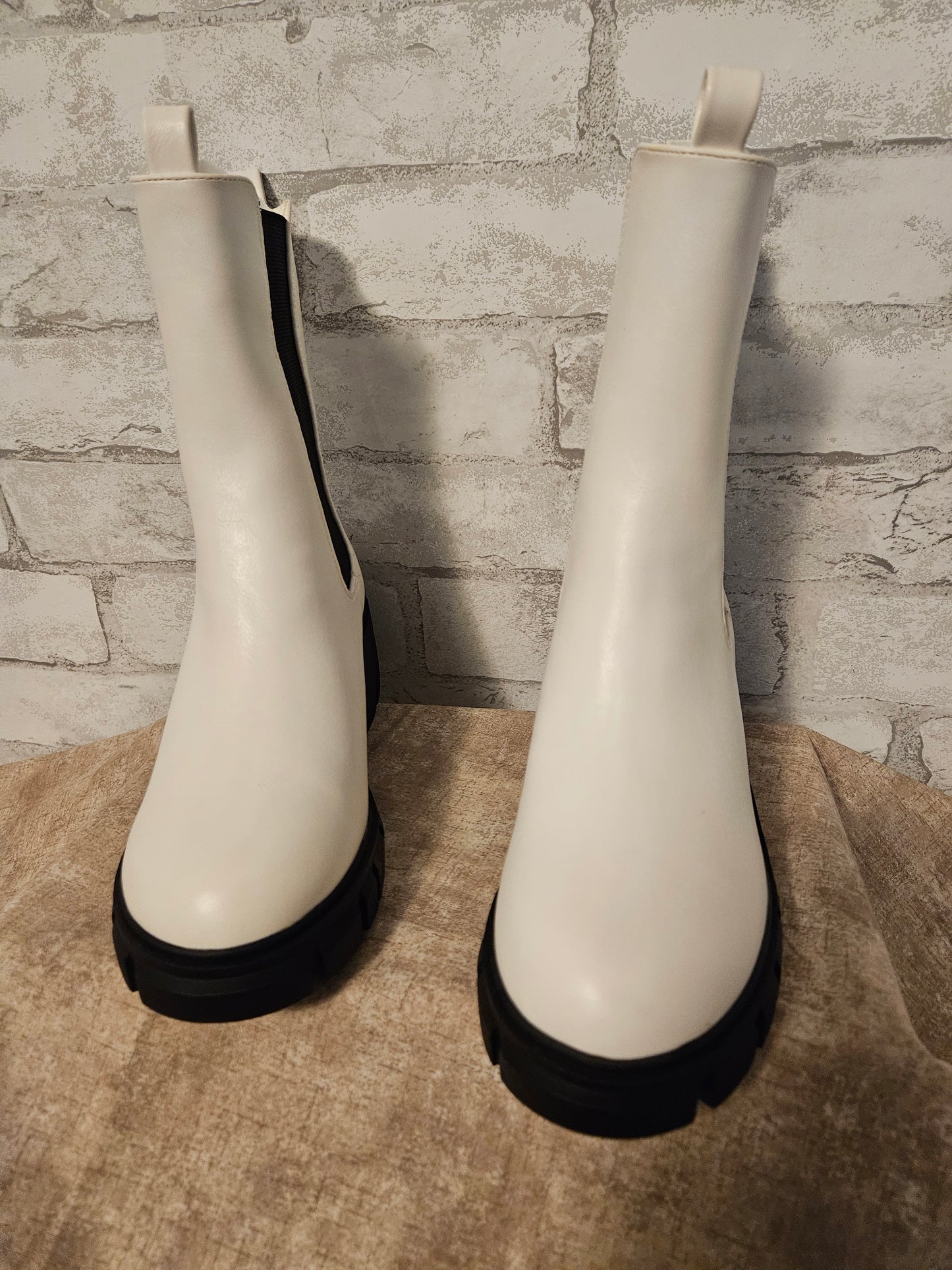 IDIFU Women's Chelsea Ankle Boots White