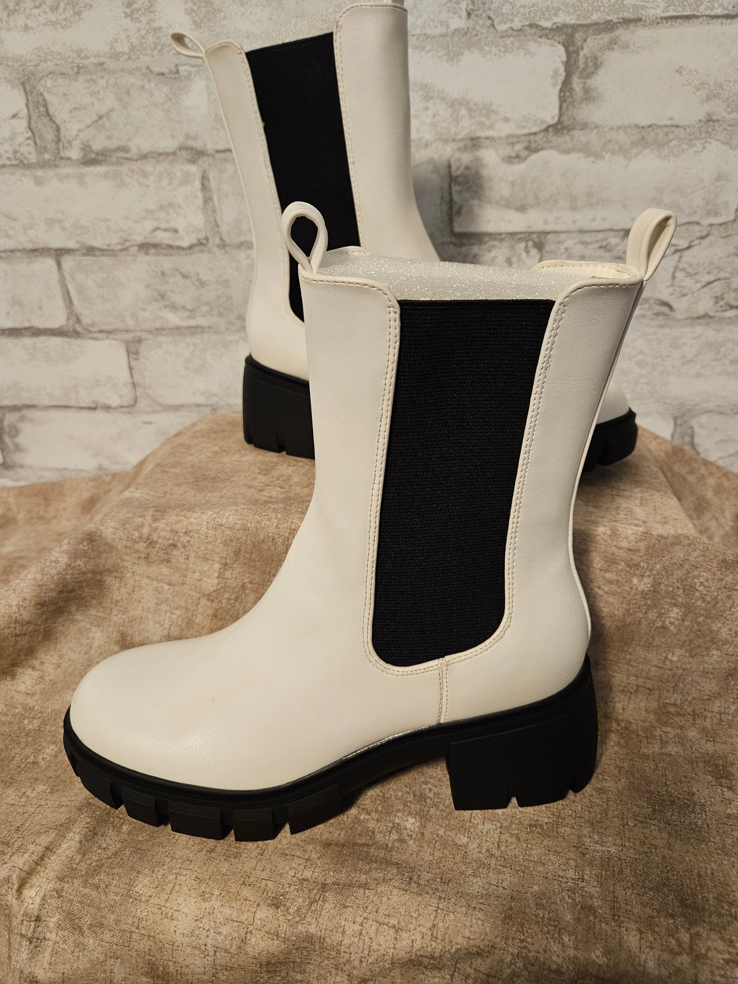 IDIFU Women's Chelsea Ankle Boots White