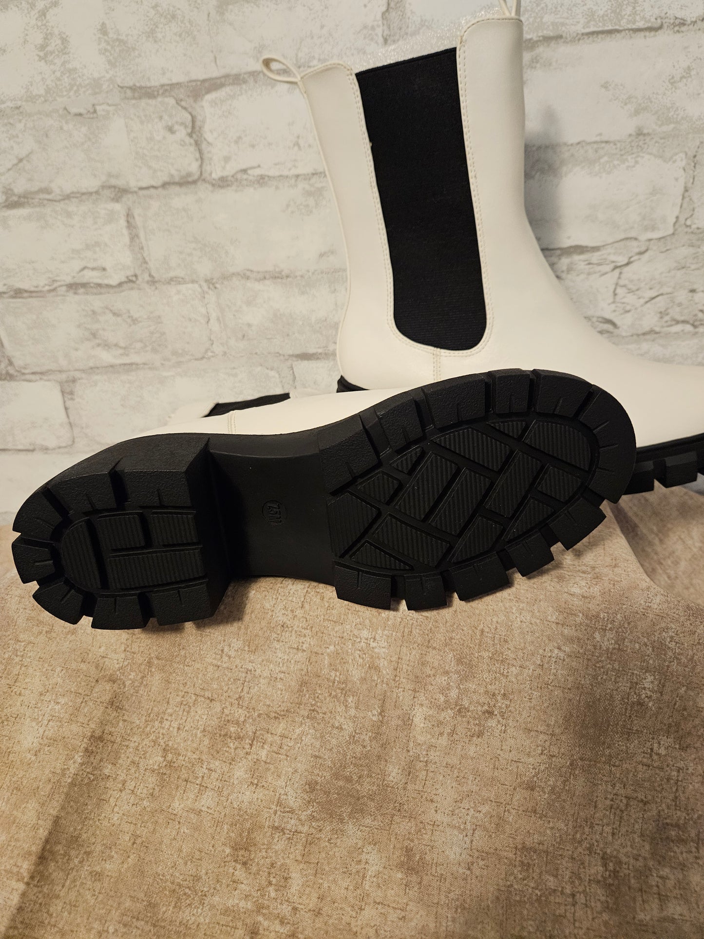 IDIFU Women's Chelsea Ankle Boots White