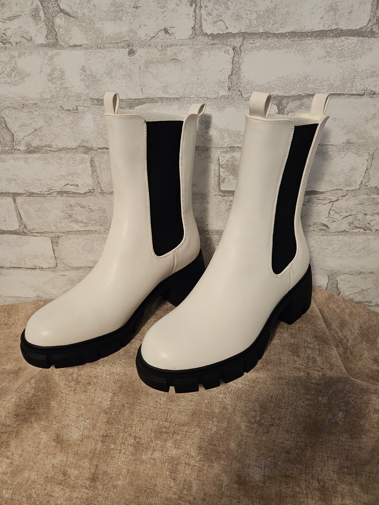 IDIFU Women's Chelsea Ankle Boots White