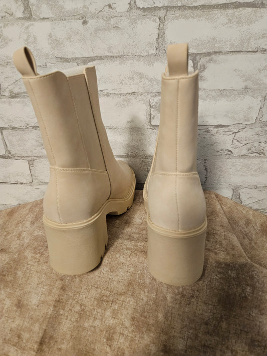 IDIFU Women's Chelsea Ankle Boots nude Size 9.5